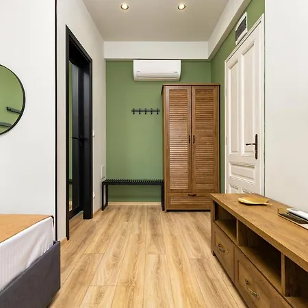 Kapana On Pedestrian Street With Parking Included 4*
