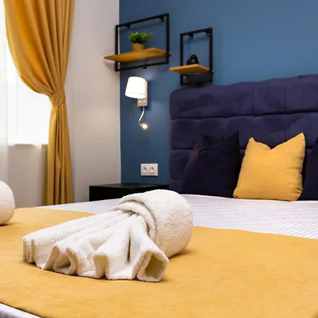 Kapana On Pedestrian Street With Parking Included 4*